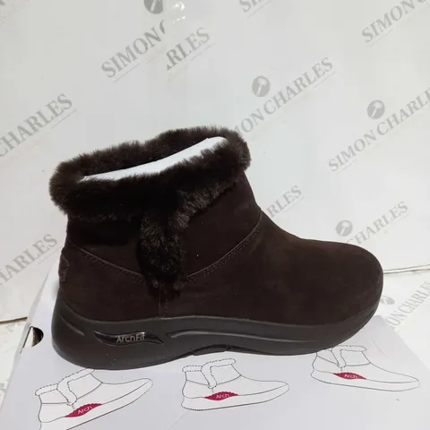 SKECHERS ARCHFIT JOY CHUGGA BOOTS brown - uk size 6