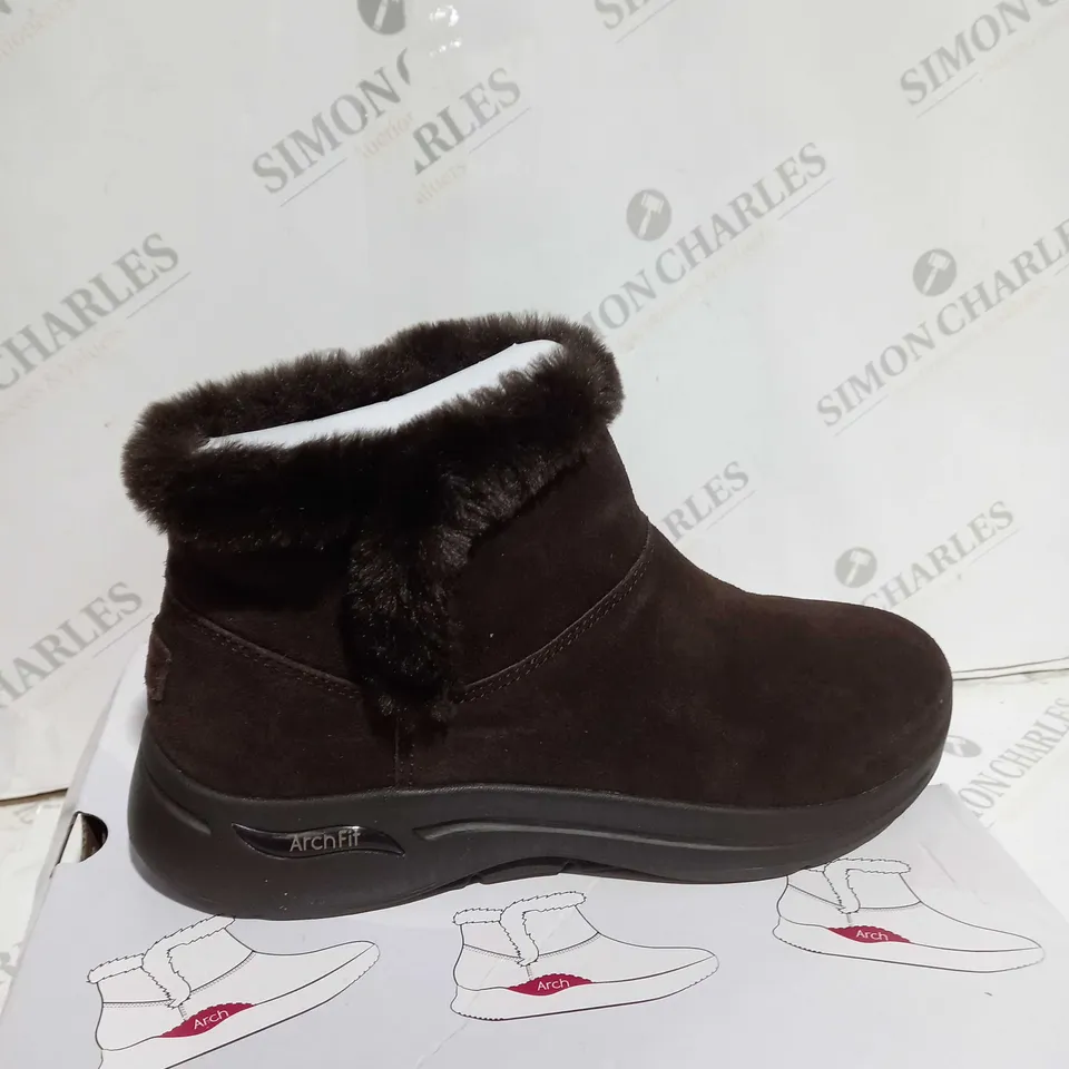 SKECHERS ARCHFIT JOY CHUGGA BOOTS brown - uk size 6
