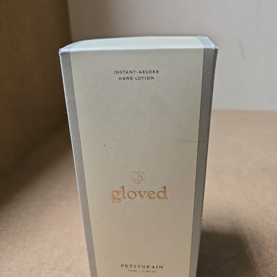 GLOVED INSTANT-ABSORBS HAND LOTION – PETITGRAIN, 375ML (BOXED) 