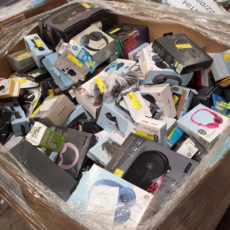 PALLET CONTAINING ASSORTED ELECTRICAL RETURNS INCLUDING GAMING KIT, BLUETOOTH CD BOOMBOX, AERIALS, KARAOKE MIC & HEADPHONES