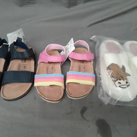 BOX OF APPROXIMATELY 15 ASSORTED PAIRS OF SHOES AND FOOTWEAR ITEMS IN VARIOUS COLOURS, STYLES, AND SIZES - COLLECTION ONLY