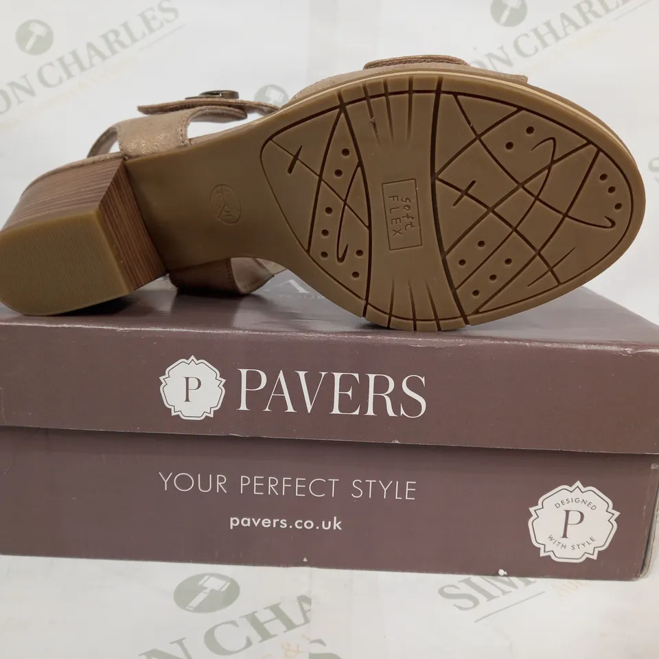 BOXED PAIR OF PAVERS OPEN TOE BLOCK HEEL SANDALS IN METALLIC COLOUR SIZE 8