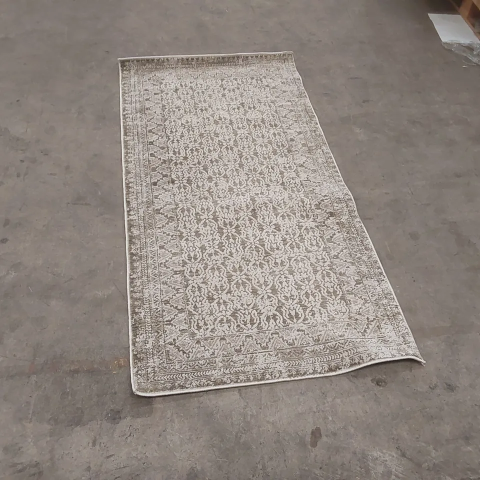 QUALITY DESIGNER AREA RUG - APPROXIMATELY 160 x 78cm