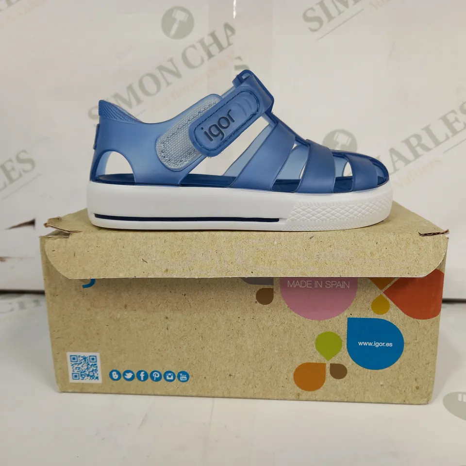 BOXED PAIR OF IGOR STAR INFANT SALDALS IN NAVY EU SIZE 21