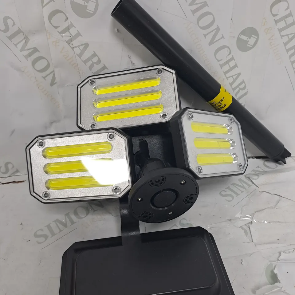BELL & HOWELL 300 LUMENS BIONIC FLOODLIGHT