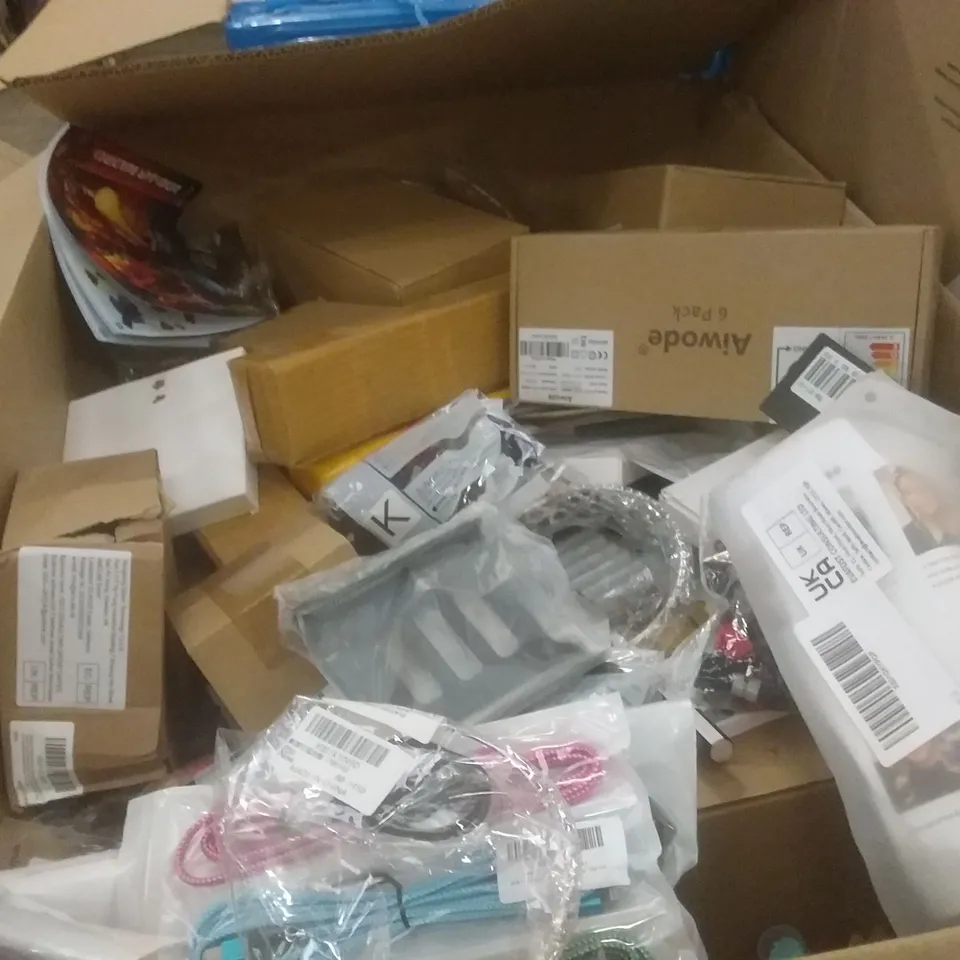 PALLET OF ASSORTED ITEMS INCLUDING THE UMBRELLA ACADEMY COASTERS, ACRYLIC PENS, PROTECTIVE PHONE CASE, TAROT CARDS, CHRISTMAS SCENTED CANDLES, HIGH HEEL INSOLES
