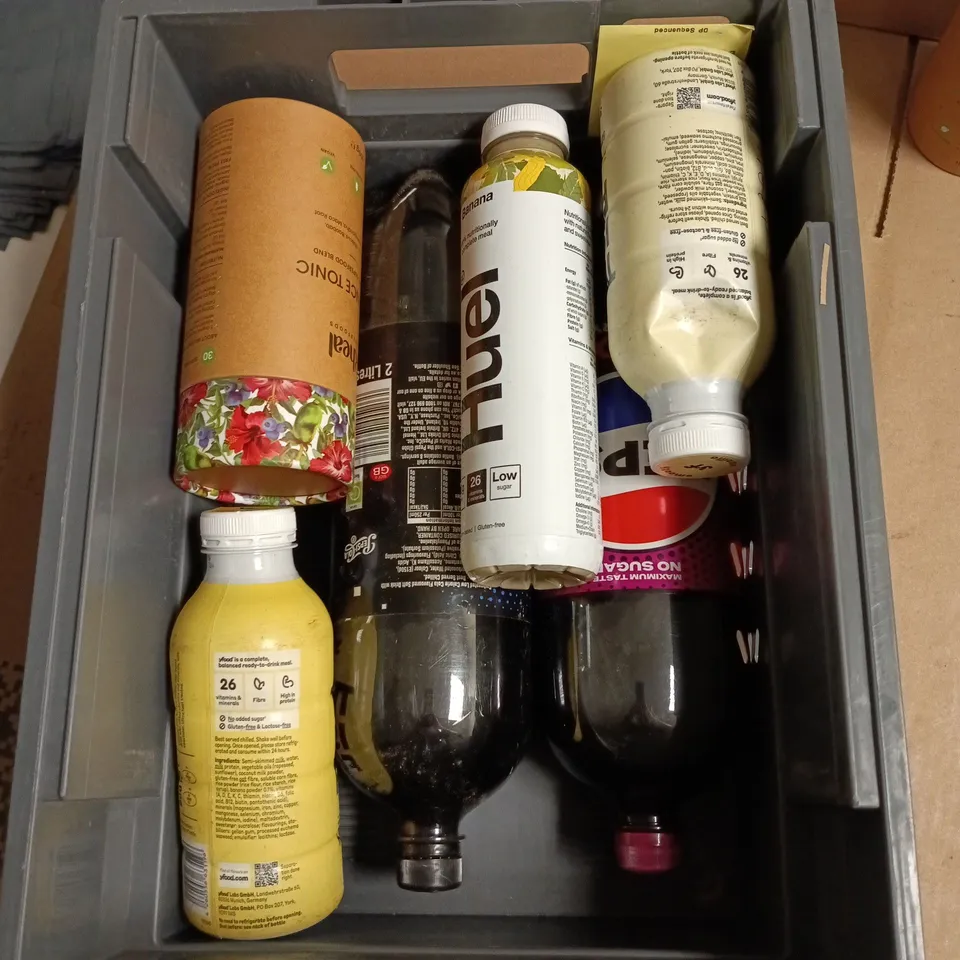 APPROXIMATELY 12 ASSORTED FOOD AND DRINKS ITEMS TO INCLUDE - HUEL CINNAMON SWIRL SHAKE, RHEAL DAILY SUPERFOOD BLEND, PROPOLIS LOZENGES ETC 