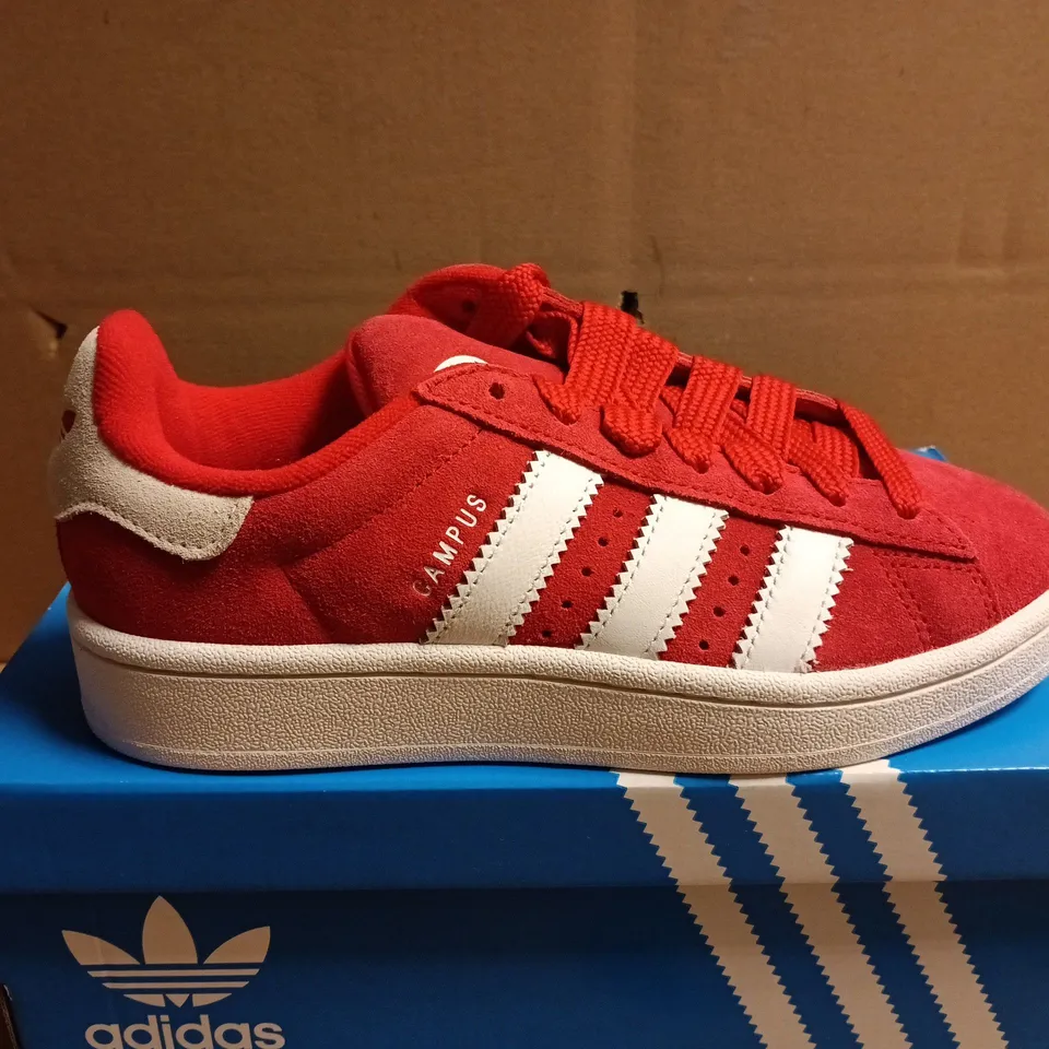 BOXED PAIR OF ADIDAS CAMPUS 00S J KIDS SNEAKERS – RED, UK 3