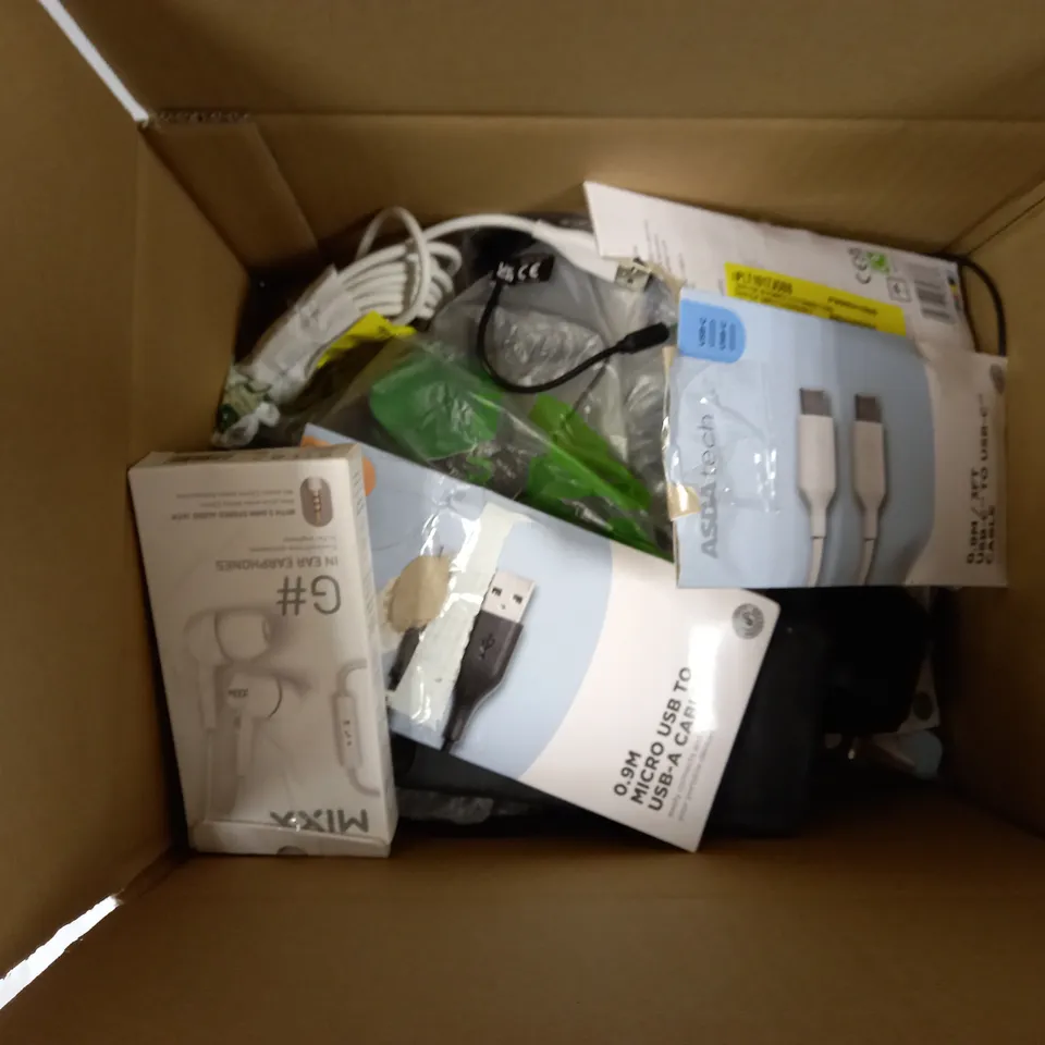 LOT OF APPROXIMATELY 18 ELECTRICALS TO INCLUDE MIXX G# IN EAR EARPHONES IN WHITE, 3FT USB-C TO USB-C CABLE, 3FT MICRO USB TO USV-A CABLE, ETC