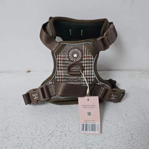 BAILEY AND COCO TAIL & GLOW DOG HARNESS – PLAID FABRIC, BROWN TRIM