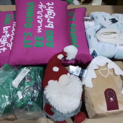 LOT OF 12 ASSORTED SEASONAL HOME FABRIC ITEMS TO INCLUDE FILLED CUSHIONS, SHAPED GONK AND THROWS