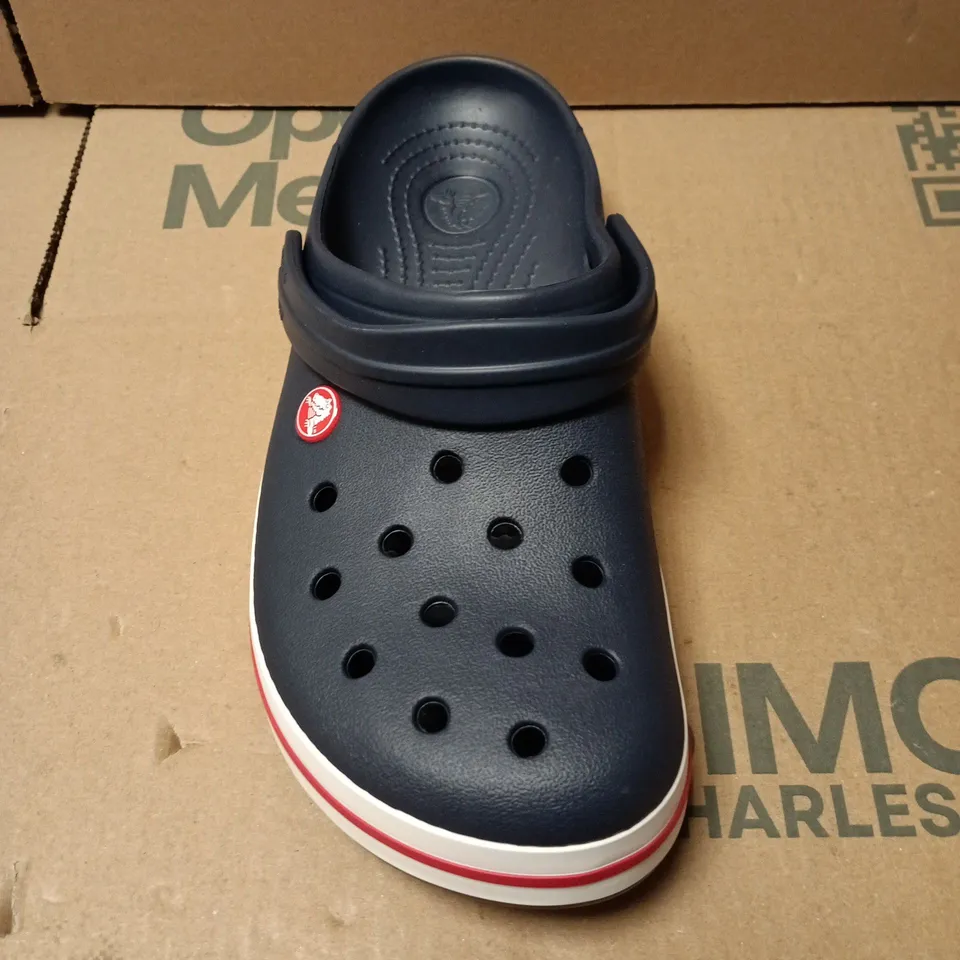 UNBOXED PAIR OF CROCS CROCBAND CLOGS IN NAVY - M9/W11
