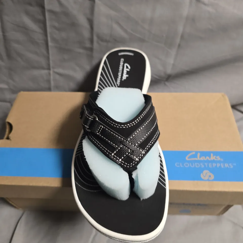 BOXED PAIR OF CLARK CLOUDSTEPPERS SANDALS - UK SIZE 6
