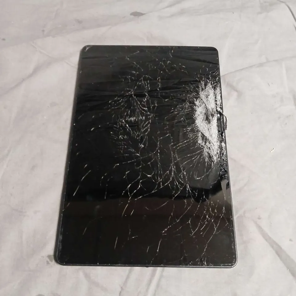 SAMSUNG TABLET – BLACK, CRACKED FRONT SCREEN