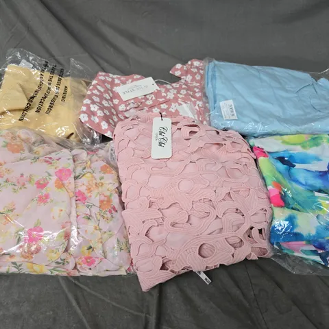 APPROXIMATELY 20 ASSORTED CLOTHING ITEMS IN VARIOUS STYLES AND SIZES 