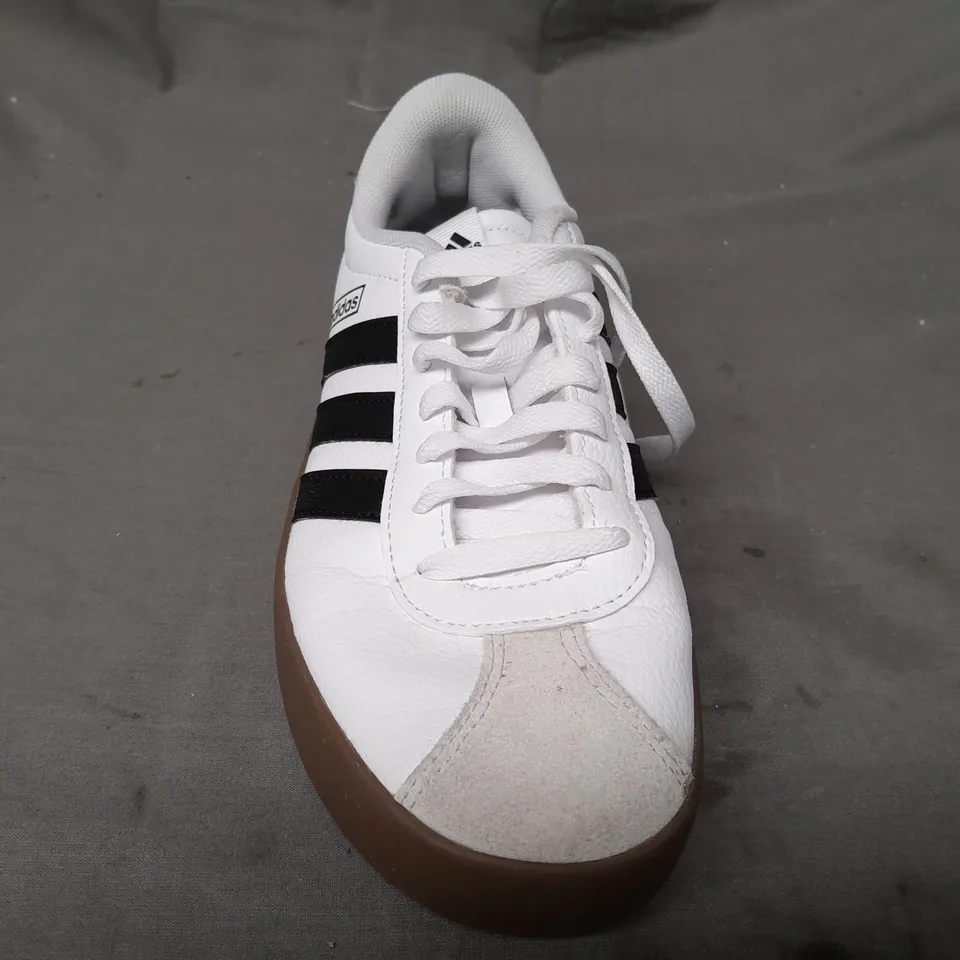 PAIR OF ADIDAS SHOES IN WHITE/BLACK UK SIZE 6