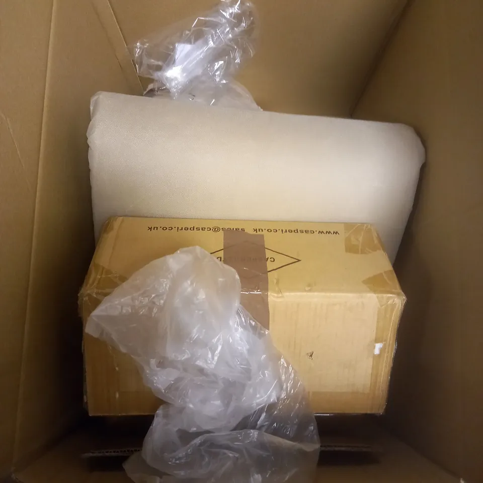 BOX OF APPROXIMATELY 4 ASSORTED ITEMS TO INCLUDE - PERSONALISED TEDDY BEAR - PILLOW - PLASTIC CLEAR HANDLE 420662-3GPPS ETC