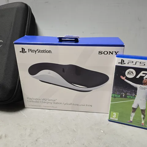 BOX OF APPROXIMATELY 5 FAULTY ASSORTED ITEMS TO INCLUDE - PLAYSTATION VR 2 SENSE CHARGING STATION, PS5 FC25 CASE NO DISC , CARRY CASE ETC