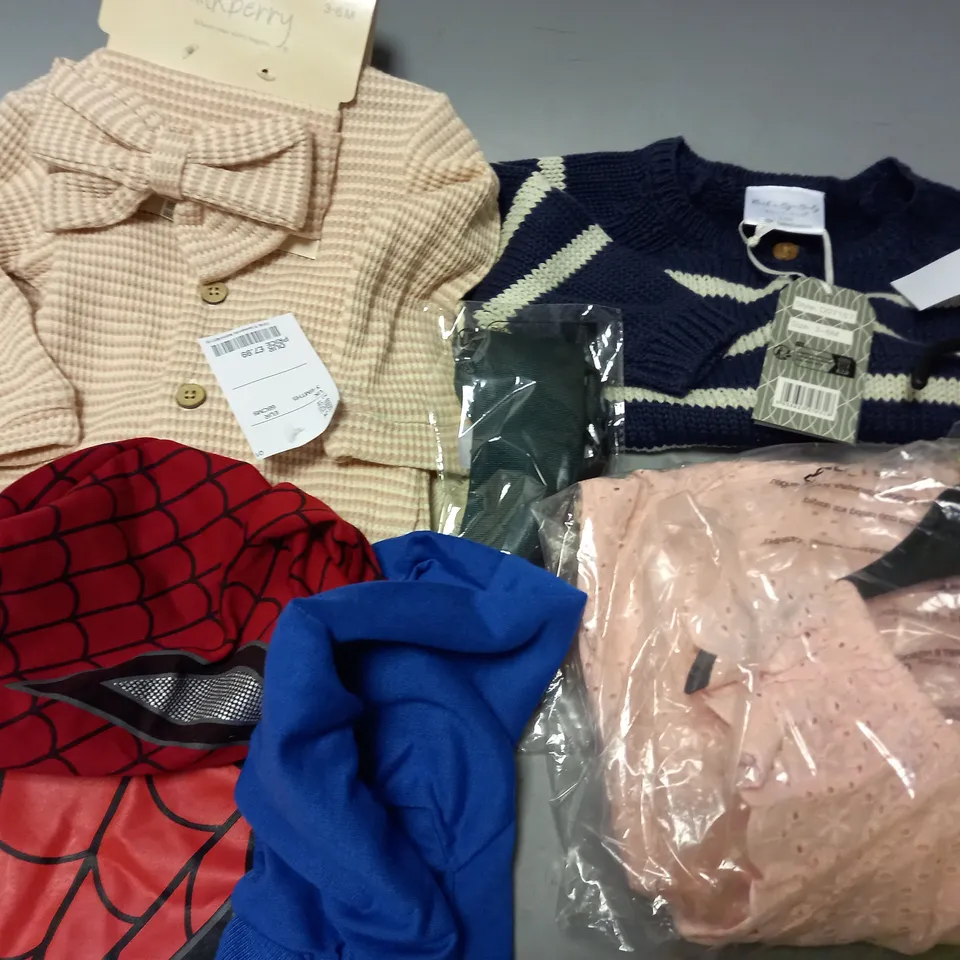 APPROXIMATELY 15 ASSORTED 0-5 YEARS CHILDRENS CLOTHING ITEMS TO INCLUDE -JUMPER , DRESS , HOODIE ETC