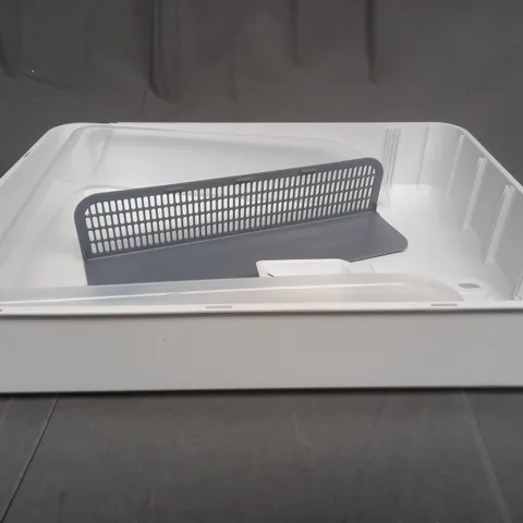 BOXED UNBRANDED PET LITTER TRAY IN WHITE