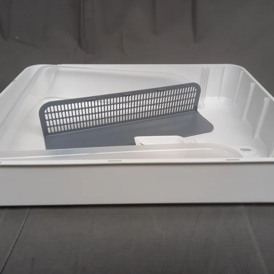 BOXED UNBRANDED PET LITTER TRAY IN WHITE 