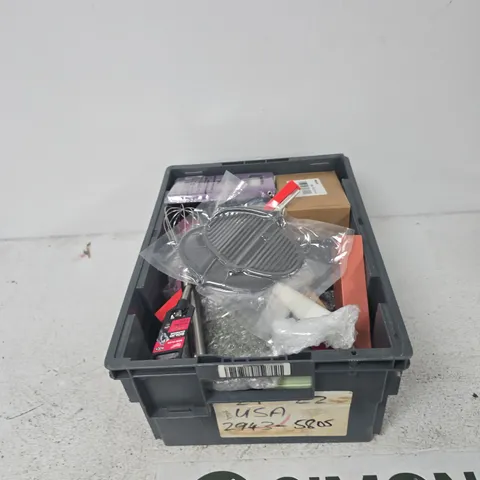 TOTE OF APPROXIMATELY 15 ASSORTED ITEMS TO INCLUDE: CHILLYS BOTTLE LID
