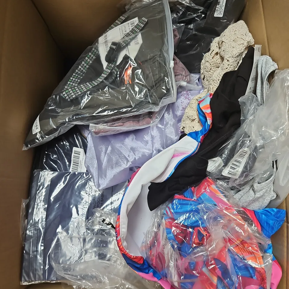 BOX OF APPROXIMATELY 20 ASSORTED CLOTHING ITEMS TO INCLUDE DRESS, JUMPER, TROUSERS, ETC
