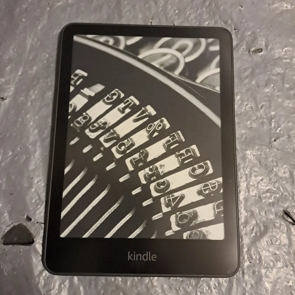 UNBOXED AMAZON KINDLE E-READER - SA568B