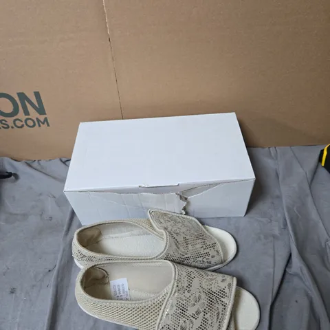 UK 4.5 WOMEN'S SANDALS – BEIGE LACE MESH (EU 37)
