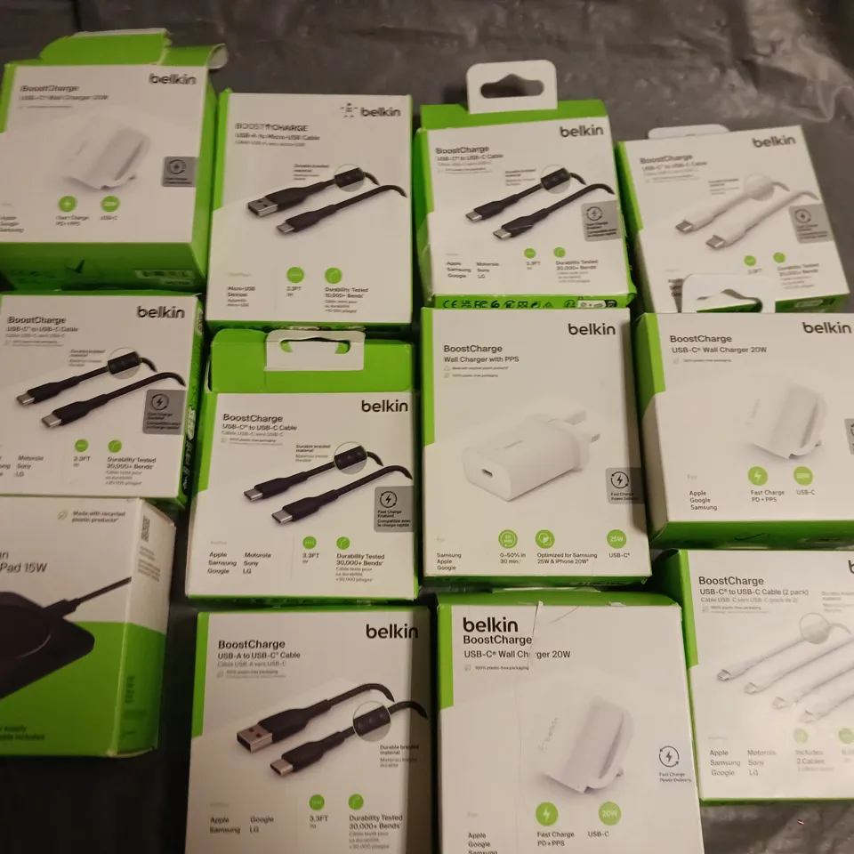 LOT OF APPROXIMATELY 24 ASSORTED BELKIN ITEMS T0 INCLUDE USB-C CABLES, WALL CHARGERS AND 10K POWERBANK