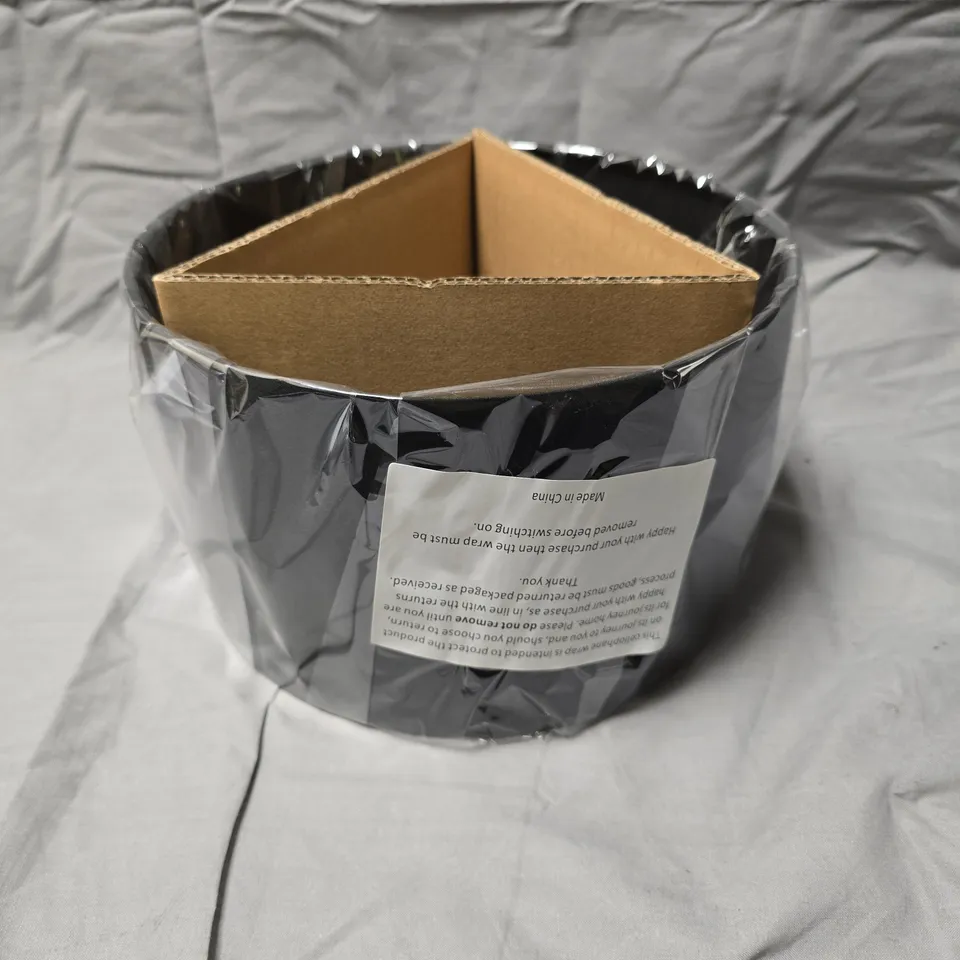 4 X INDOOR LAMP SHADES IN BLACK 