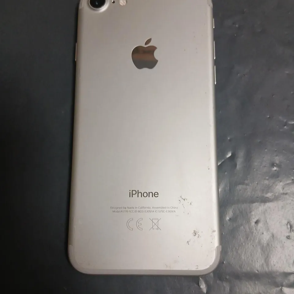 Apple iPhone 7 (Silver) Smartphone