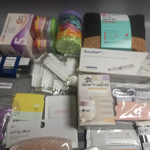 LOT OF APPROXIMATELY 20 ASSORTED HEALTH AND BEAUTY ITEMS TO INCLUDE HEY GIRLS FULL CYCLE KIT, GEL EYE MASK AND SWIRLY SOAP
