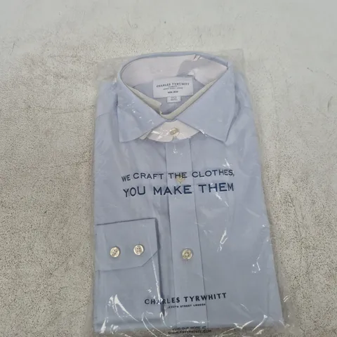 CHARLES TYRWHITT LIGHT BLUE NON-IRON SLIM FIT SHIRT, NECK 15IN / SLEEVE 33IN