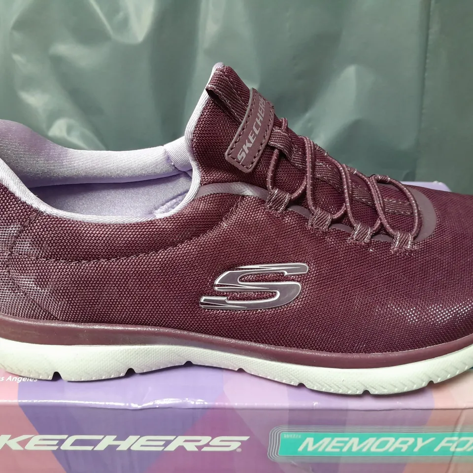 BOXED SKECHERS SUMMIT TRAINERS IN PLUM - UK 5