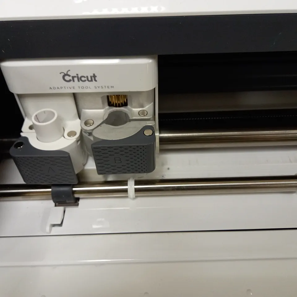 CRICUT MAKER SMART CUTTING MACHINE