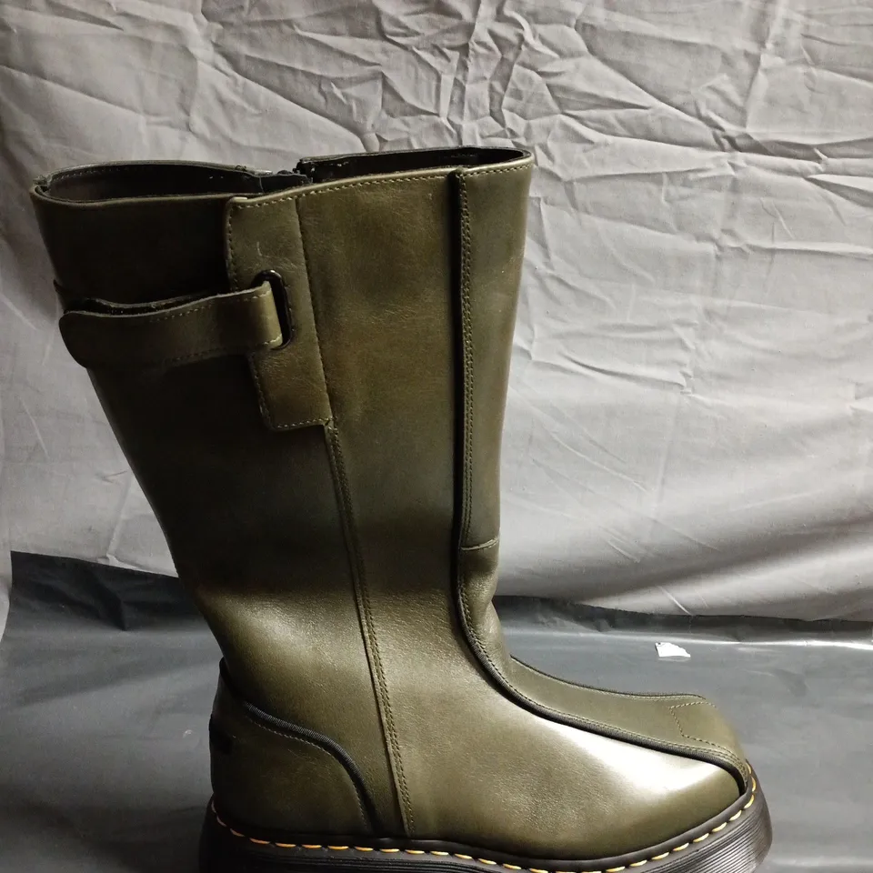 DR.MARTENS OLIVE GREEN LEATHER KNEE-HIGH BOOTS WITH SIDE ZIP AND CHUNKY SOLE - UK SIZE 7