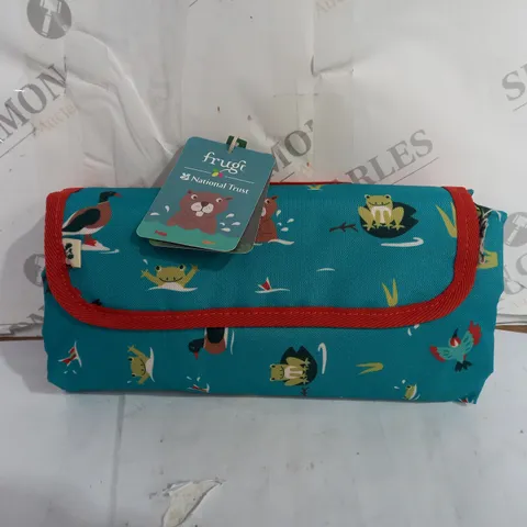 FRUGI THE NATIONAL TRUST PACK A PICNIC BLANKET