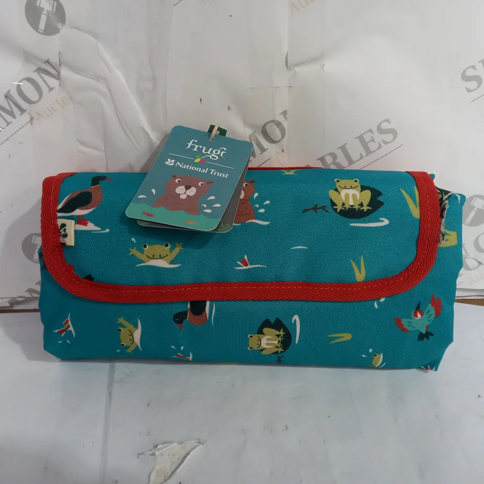 FRUGI THE NATIONAL TRUST PACK A PICNIC BLANKET