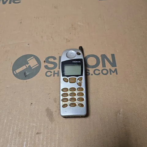 NOKIA 5110 VINTAGE PHONE SILVER/BLACK