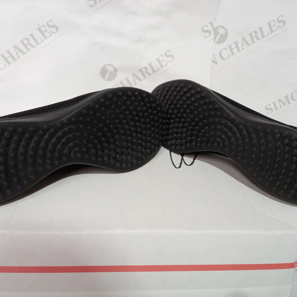 BOXED PAIR OF SKECHERS BLACK PUMPS  - SIZE 5