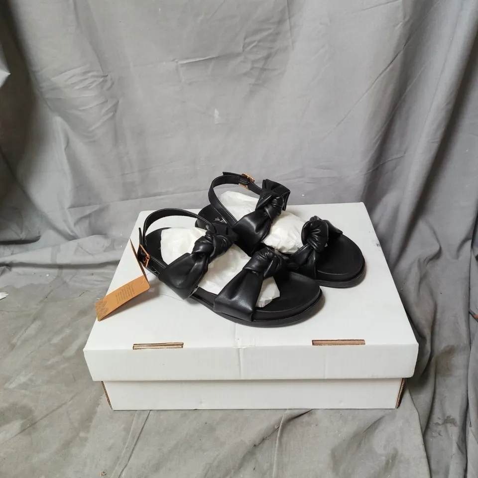 DUNLOP WOMEN'S BLACK BOW SANDALS – OPEN-TOE, FLAT SOLE UK SIZE 6