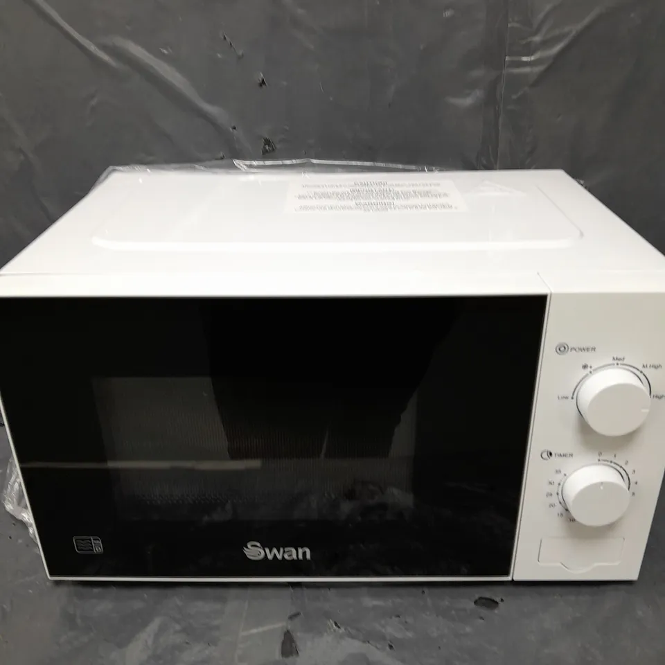 BOXED SWAN 20L 700W MANUAL MICROWAVE IN WHITE - COLLECTION ONLY RRP £54