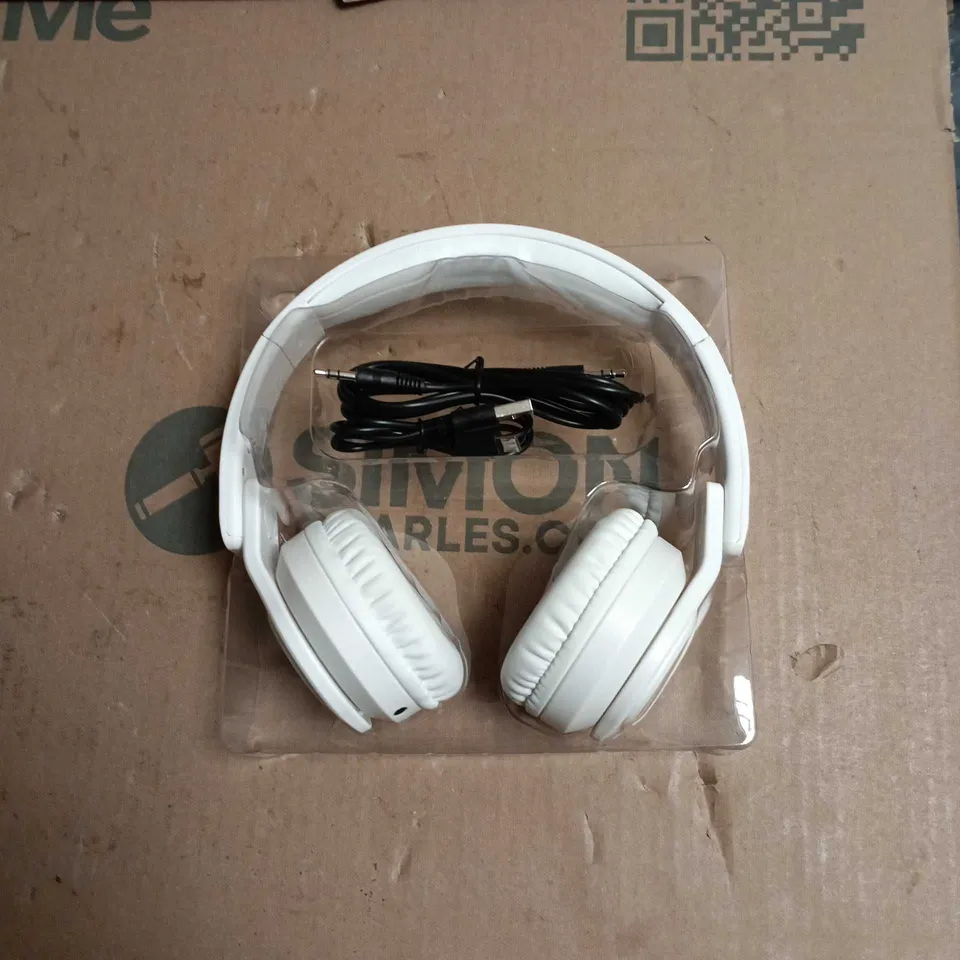 NO FEAR WHITE ON-EAR WIRELESS HEADPHONES – BLUETOOTH, BOXED