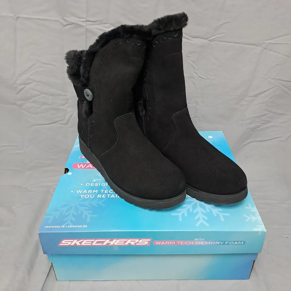 SKECHERS WOMEN'S BLACK FUR-LINED WINTER BOOTS WITH MEMORY FOAM - 10