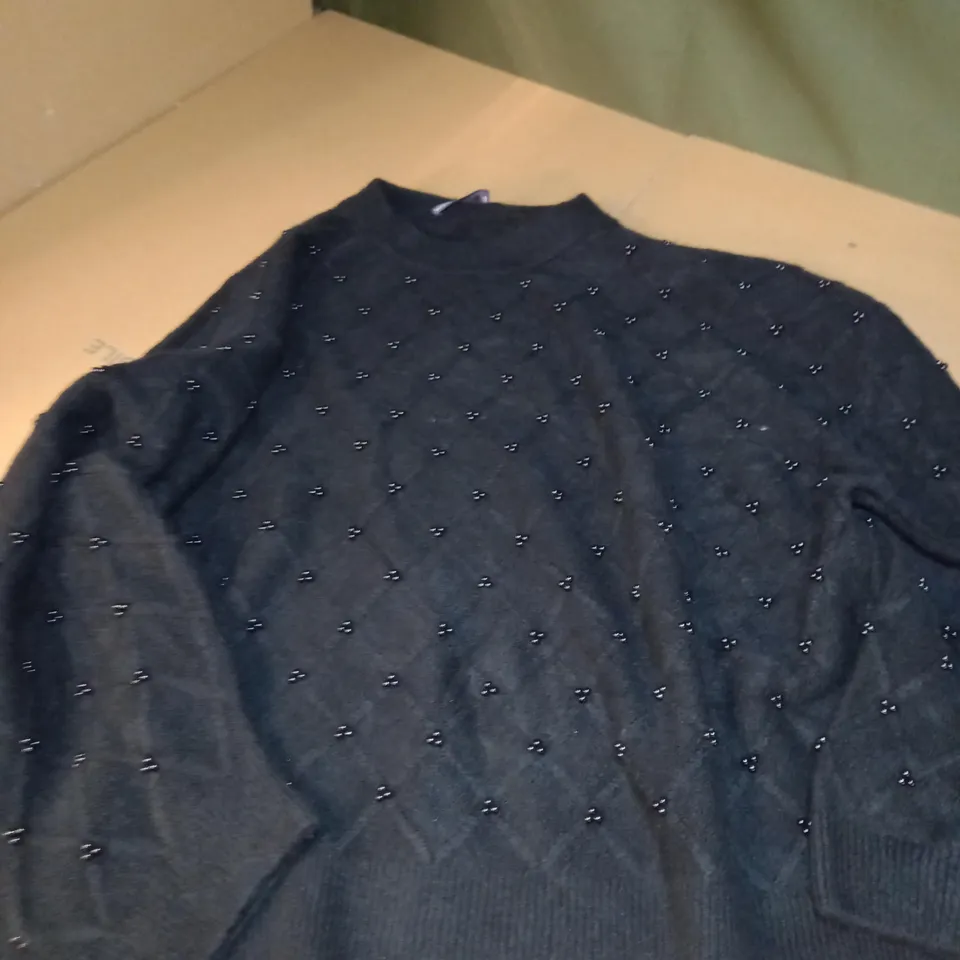 M&S FLEECE WITH BLACK DECORATIVE STUDS IN BLACK -