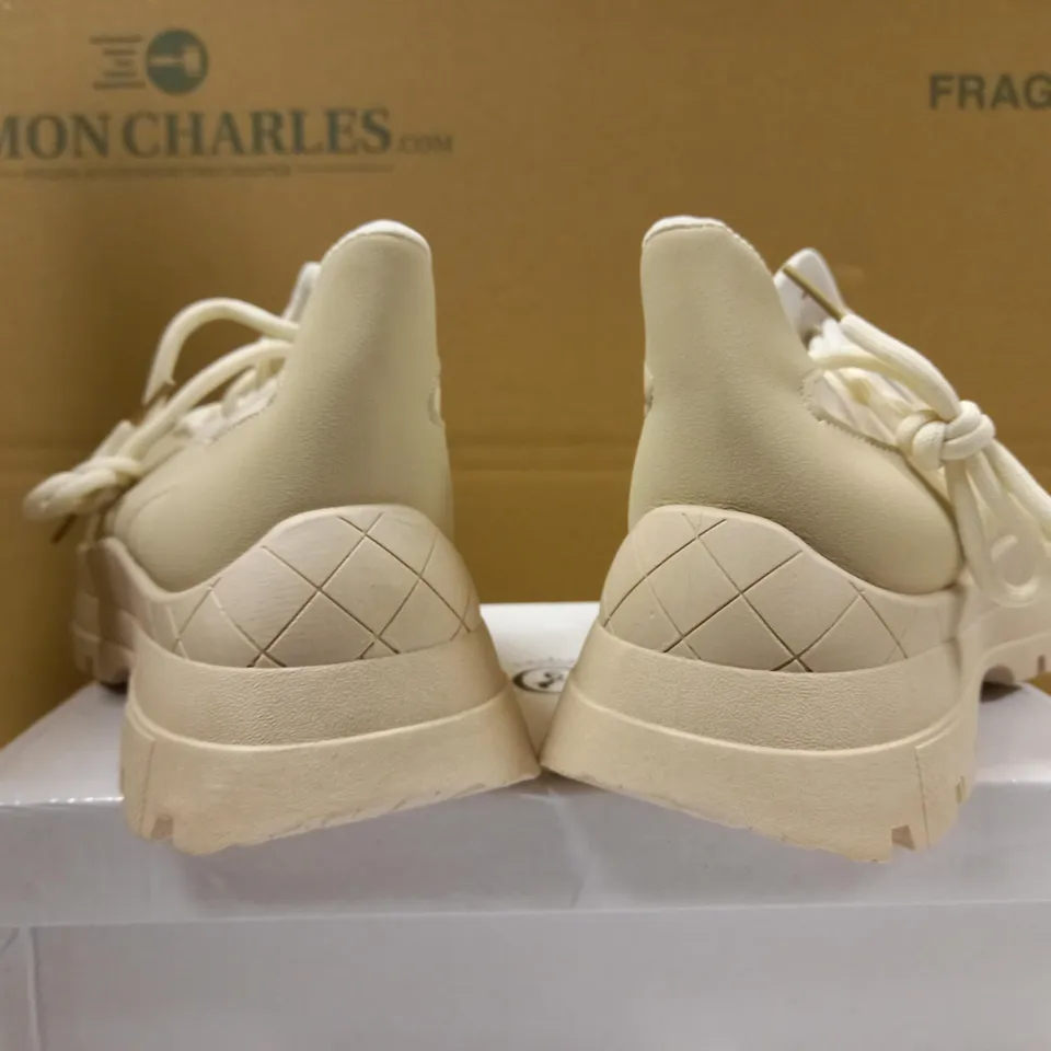 BOXED PAIR OF DESIGNER BEIGE FLATFORM TRAINERS - SIZE 7.5