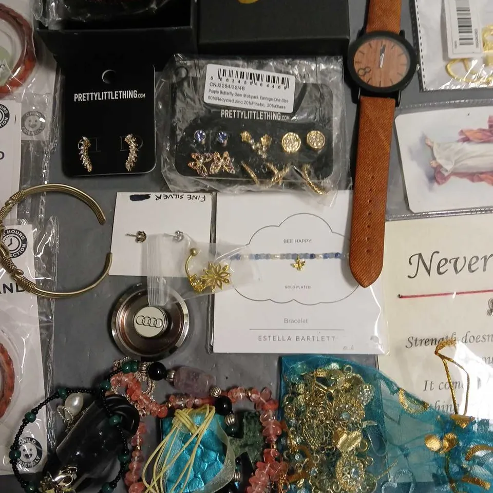 LOT OF ASSORTED JEWELLERY AND WATCH ITEMS TO INCLUDE EARRINGS, NECKLACES AND BRACELETS