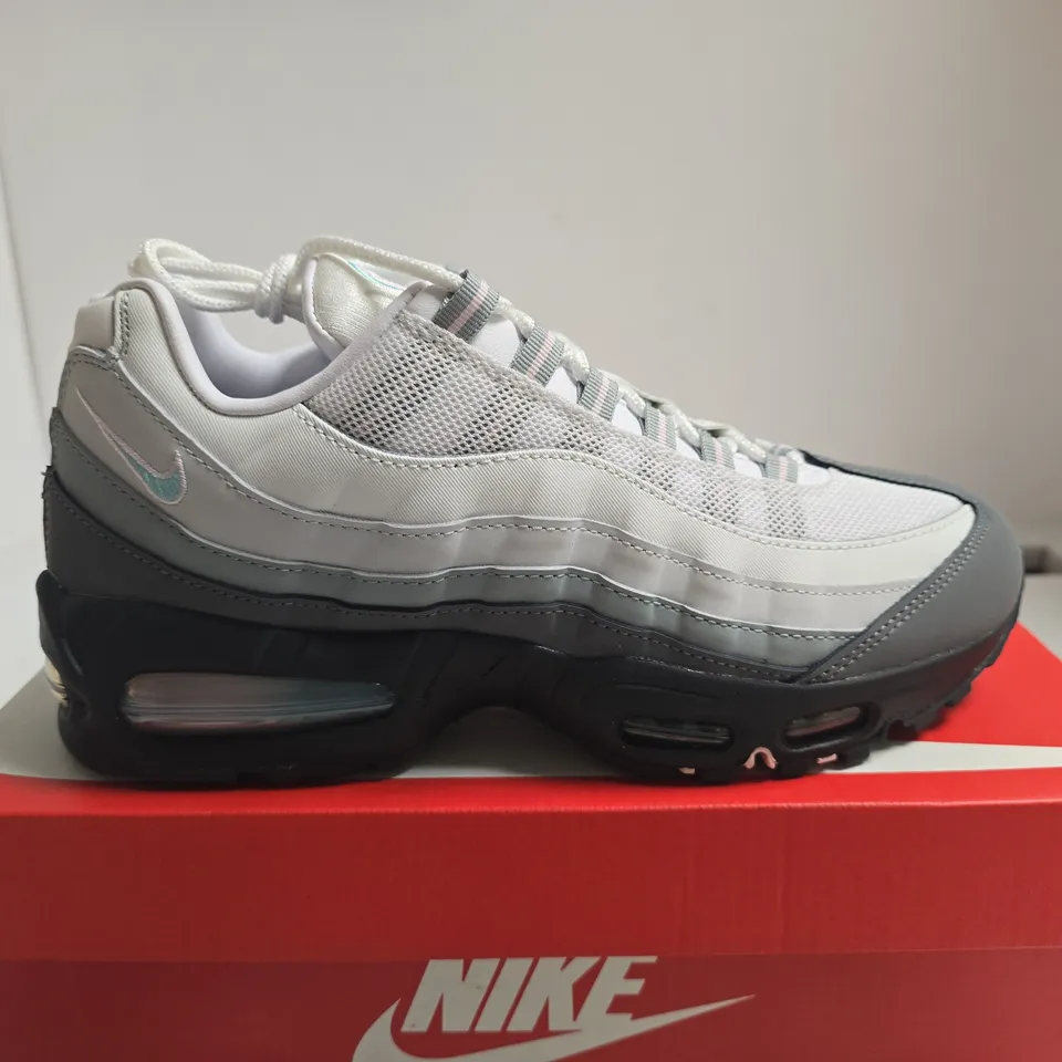 BOXED PAIR OF NIKE AIR MAX 95 BIG BUBBLE TRAINERS – UK 7.5