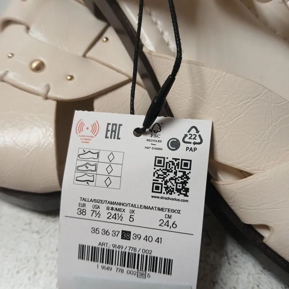 STRADIVARIUS BEIGE SANDALS – UK 5 (EU 38) LEATHER-LOOK, SIZE